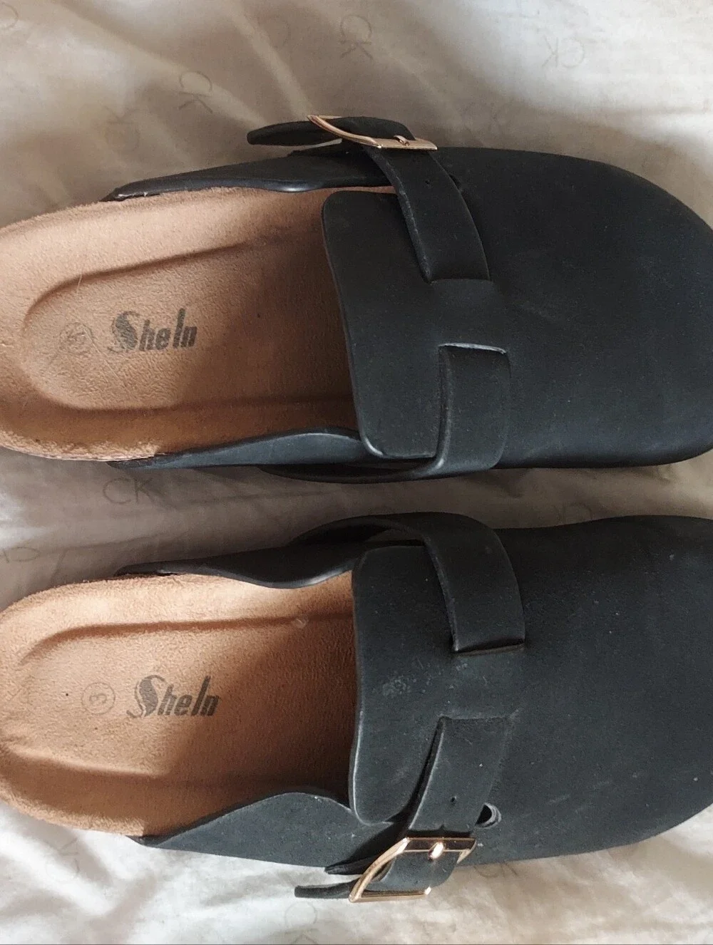 Girl's Size 3 Yoki GILA-102 Faux Suede Slip On ClogsBlack Slip-On Buckle Clogs